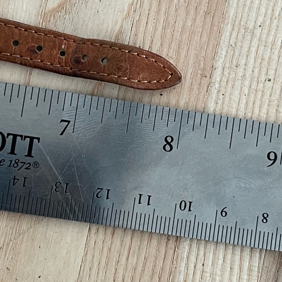 Unitron UniGlow Ladies Watch Leather Strap Light Gold Tone Dial Gold Case - Picture 10 of 10